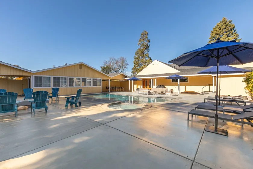Incredible Sebastopol Estate Surrounded by Vineyards - Image 1