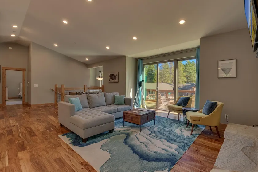 4BR mountain retreat w/ hot tub & yard - Image 1