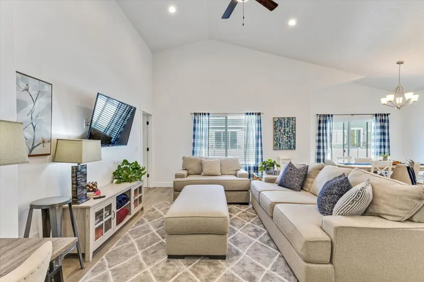 Spacious Retreat for Unforgettable Gatherings! - Image 1