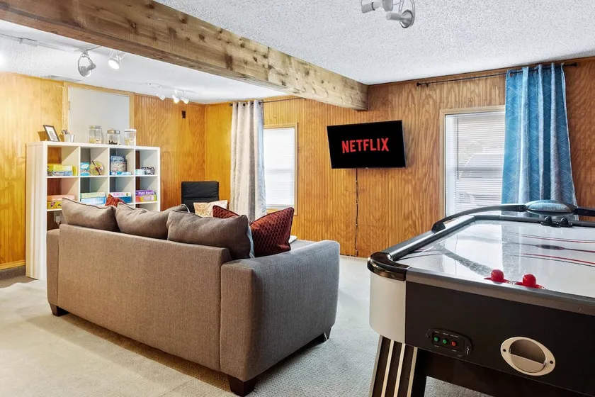 •Gameroom!•Air Hockey•Arcade•NFLX•WIFI•Boardgames - Image 1