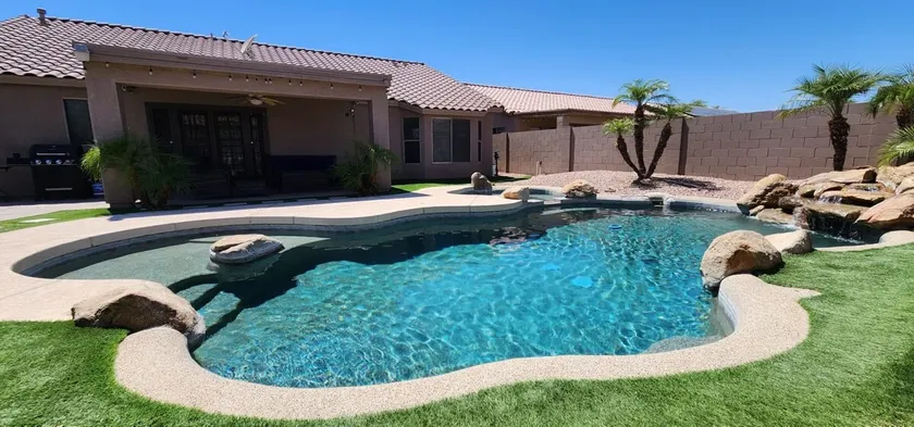 Cozy spacious house, pool heater, spa, firepit - Image 1