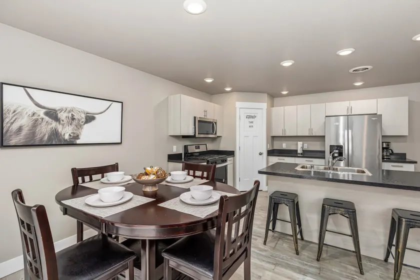 Delightful, new townhome downtown - Image 1