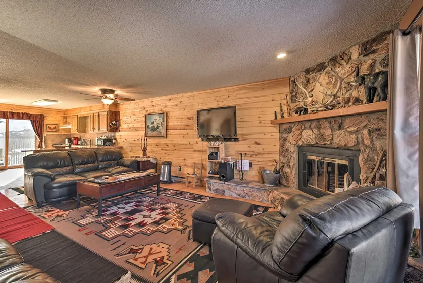 Downtown Red River Retreat w/ Mtn Views + Yard - Image 1