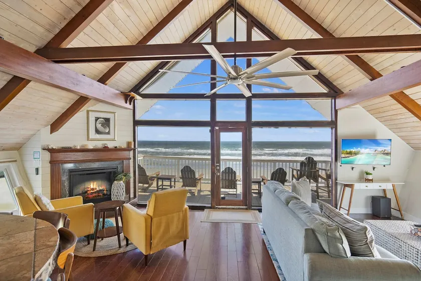 Oceanfront, Serenity Under the Sea, Tiki Bar and Grand Deck! - Image 1