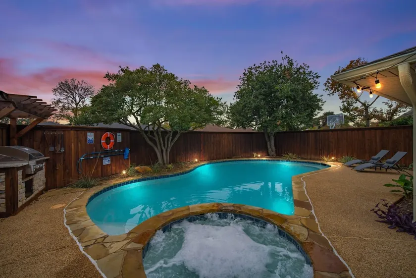 Best of Richardson - 5BD-3BA with Pool, Patio, BBQ - Image 1