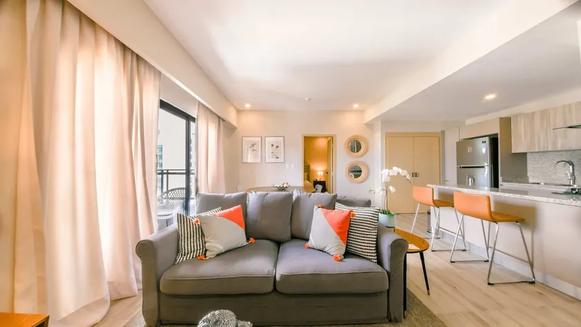 Regatta Living Prime Location, Pool and gym - Image 1