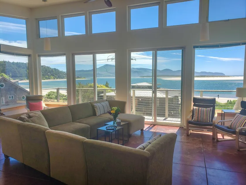 Right across from the beach! - Image 1