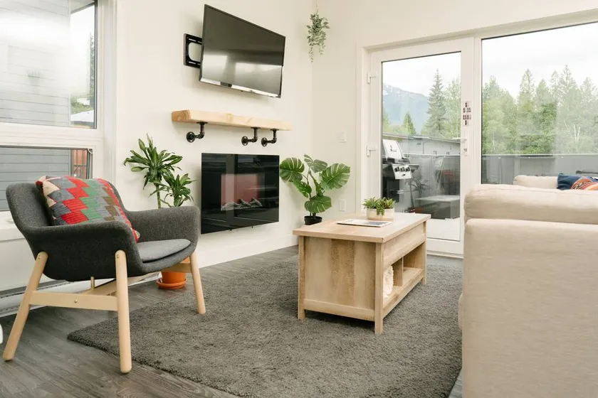 The Nest - Condo with Hot Tub & BBQ - Image 1