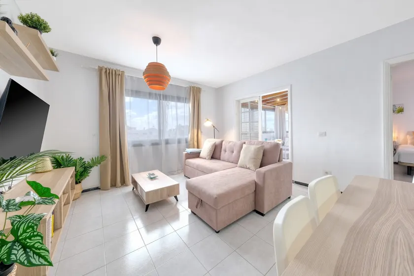 Atassara House - 500M to the Beach By LVH - Image 1