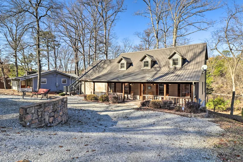 Beaver Lake Retreat w/ Game Room & Spacious Deck - Image 1
