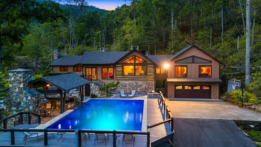 Historic Mt Estate + Pool, Hot Tub + Biltmore Pass - Image 1