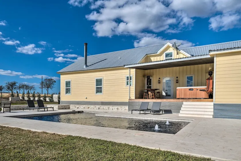 Hot Tub & Game Room! Family Schulenburg Retreat - Image 1