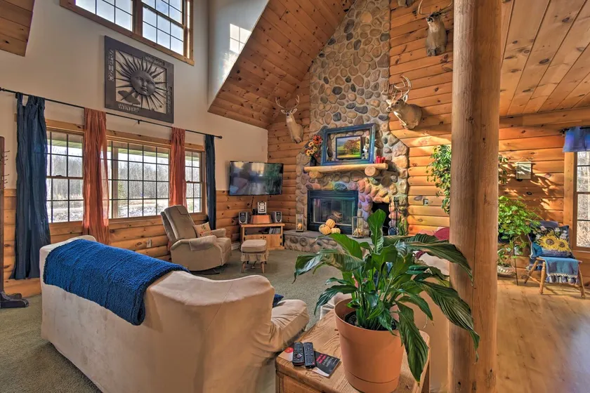 Family-Friendly Gresham Getaway w/ Game Room! - Image 1