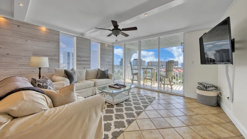 Dolphin Point 404C - Image 1