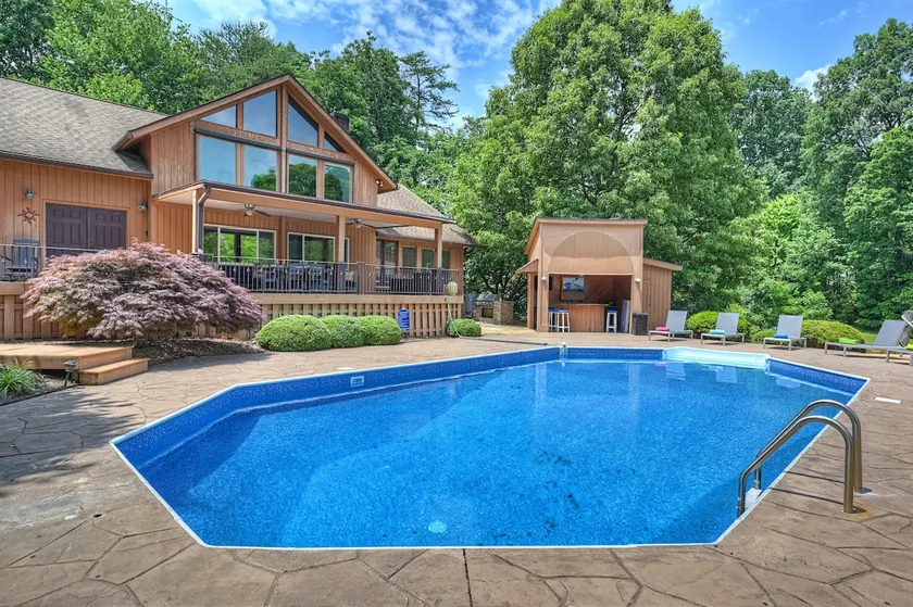 Stay Awhile by Avantstay Lakefront + Pool, Dock - Image 1
