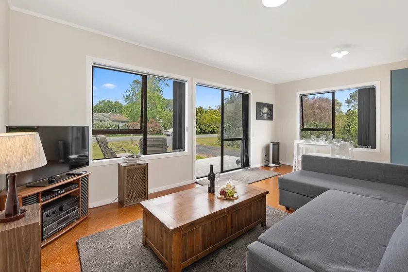Pipi Cabin - Mangawhai Village Bach - Image 1