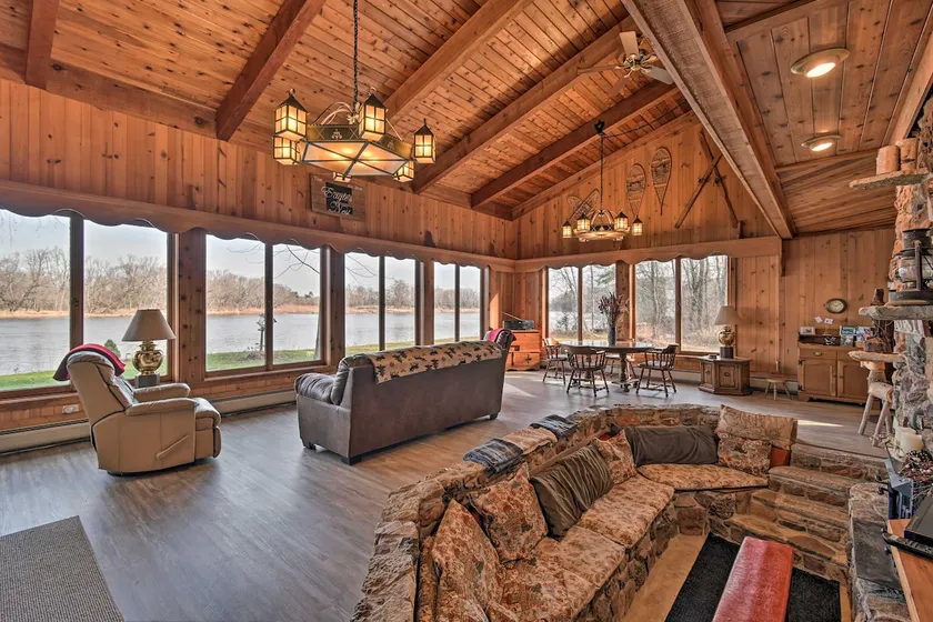 ‘Eagles Nest’ - Baraboo Cabin on Wisconsin River! - Image 1