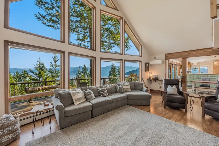 Family Home and Incredible Views | Blue Grouse - Image 1