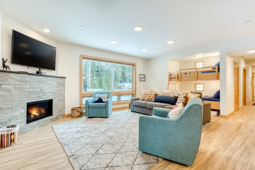 Bright & modern dog-friendly getaway w/ private ba - Image 1