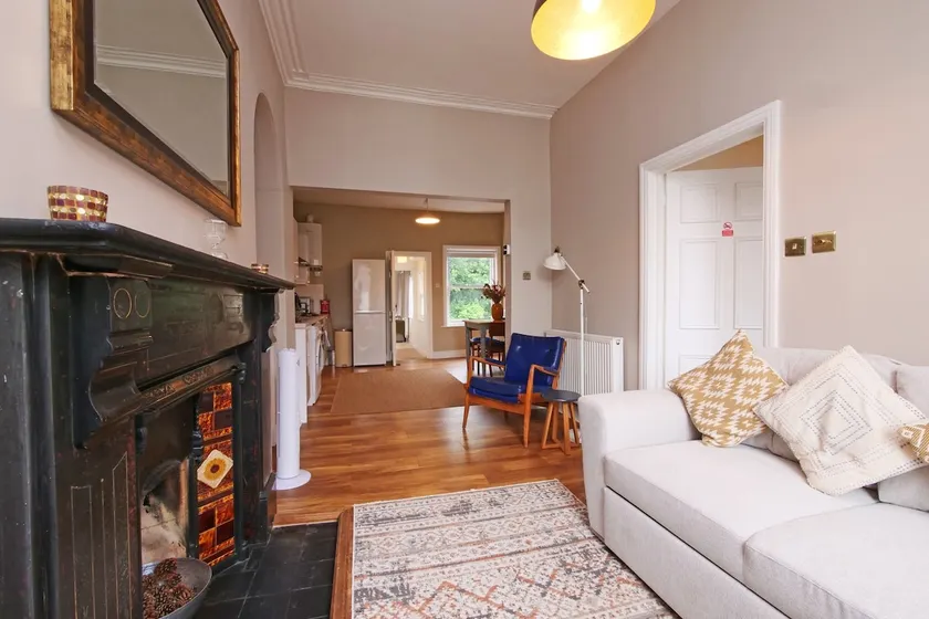 Fifth Quarter Apartment with Free Parking - Image 1