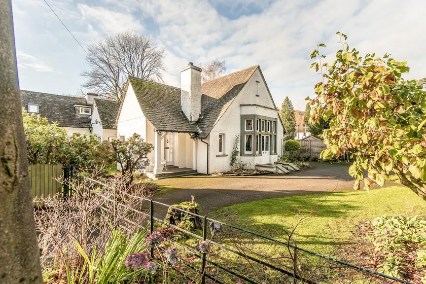 White Gables - Stunning Arts and Crafts House - Image 1