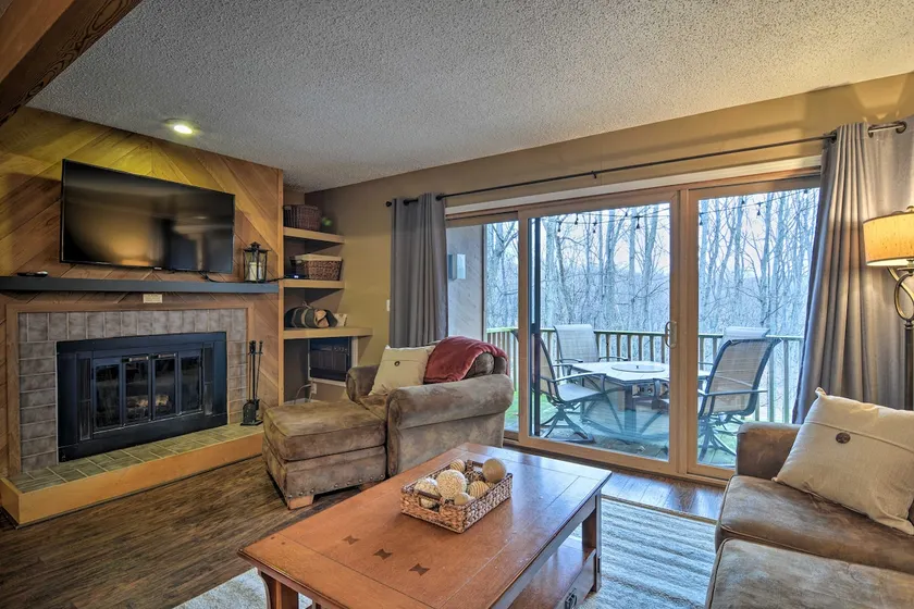 Cozy Bellaire Condo w/ Balcony - 3 Mi to Skiing! - Image 1