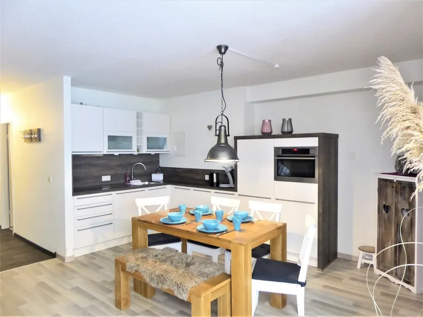 Mountain Suite Winterberg Ferienwohnung Pool Sauna Hund 4 Pers Wifi near Ski Lift - Image 1