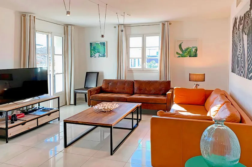 Bright Flat In The Heart Of Saint Tropez - Image 1