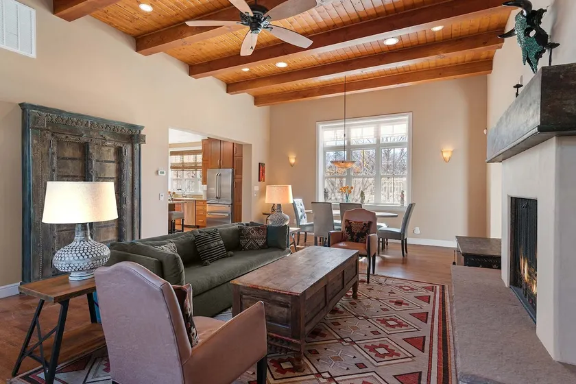 Walk Everywhere, Inviting Patio, Hot Tub - Image 1