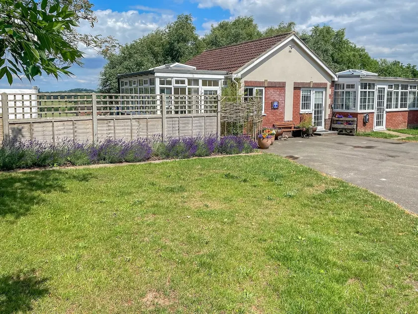 White Oak Cottage - Image 1