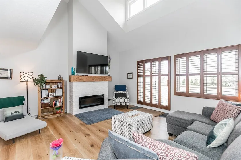 Top Location 3 BDRM, Private Sauna, Mountain Views - Image 1