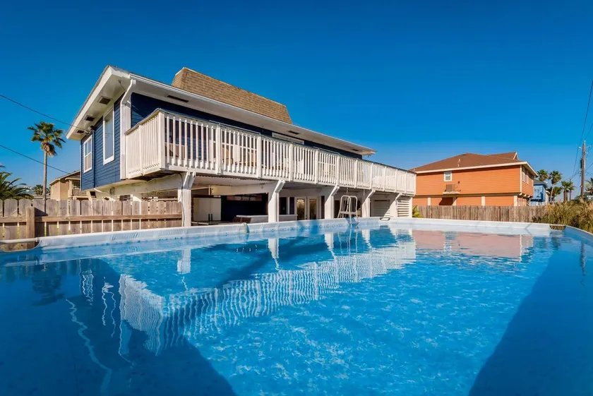 Salty Seahorse Beach Retreat - Private Pool - Image 1