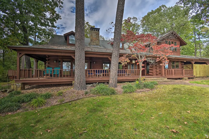 Hot Tub, Grill: Hilltop Log Cabin in Hot Springs! - Image 1