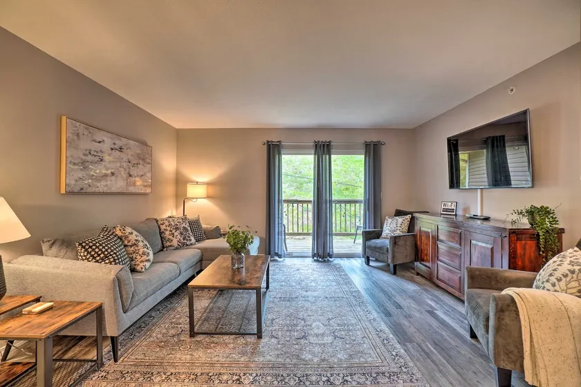 Modern Condo w/ Deck ~ 7 Mi To Branson Landing! - Image 1