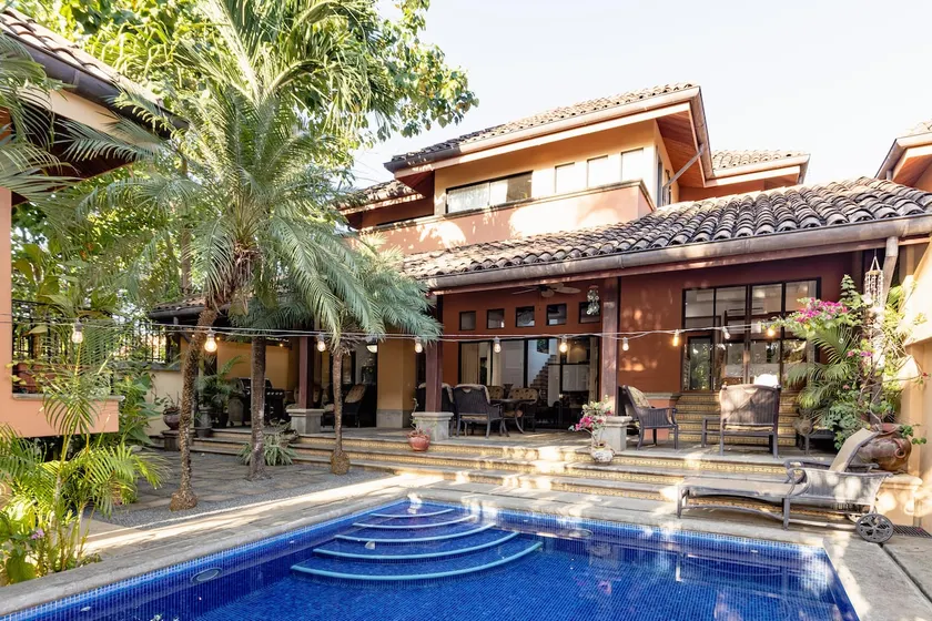 Beachside Comfort for Families | 2-Minute Walk to the Ocean - Image 1