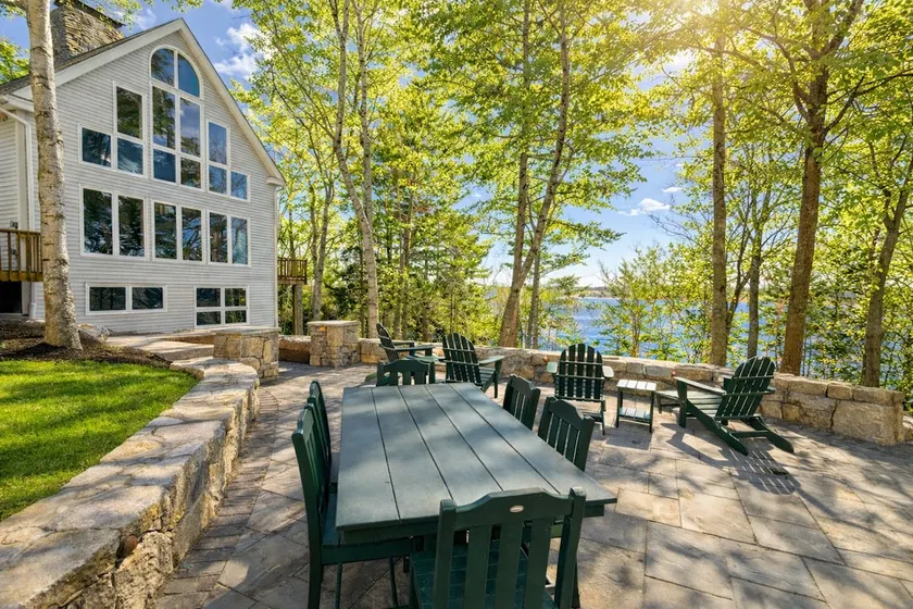 Timber framed house in Cundy's Harbor on the water - Image 1