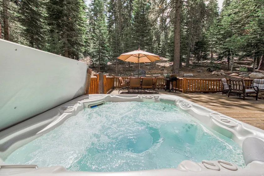 Lodgepole by Tahoe Getaways - Dog Friendly Tahoe Donner 3BR w Hot Tub & HOA - Image 1