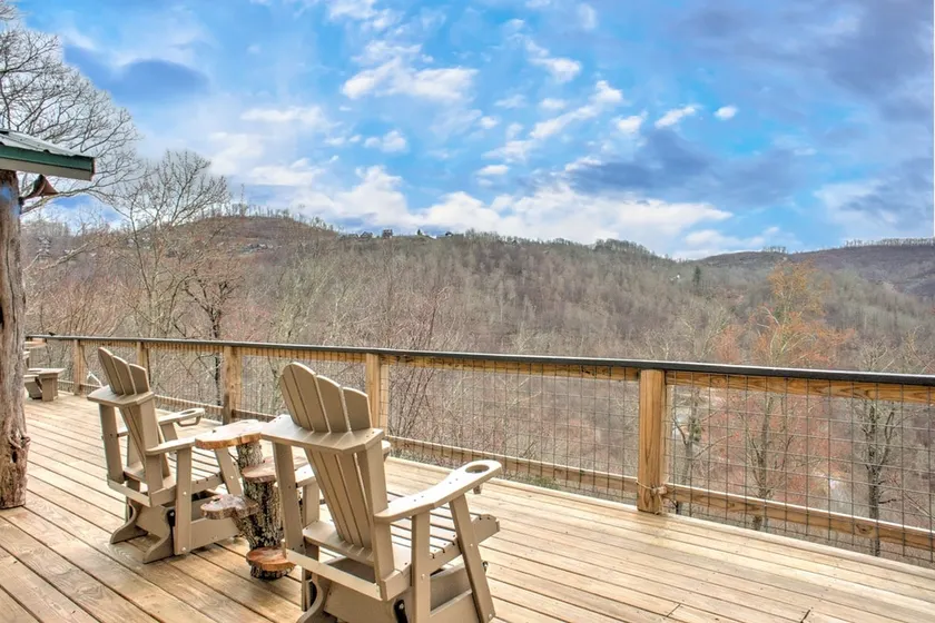 Log Cabin w/ Views, Games, Pool + Biltmore Pass - Image 1