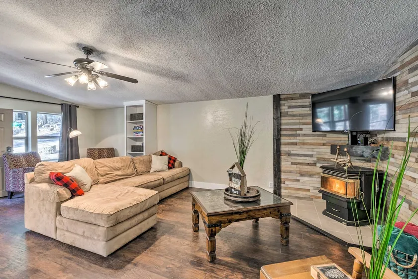 Relaxing Lincoln Forest Retreat w/ Wraparound Deck - Image 1