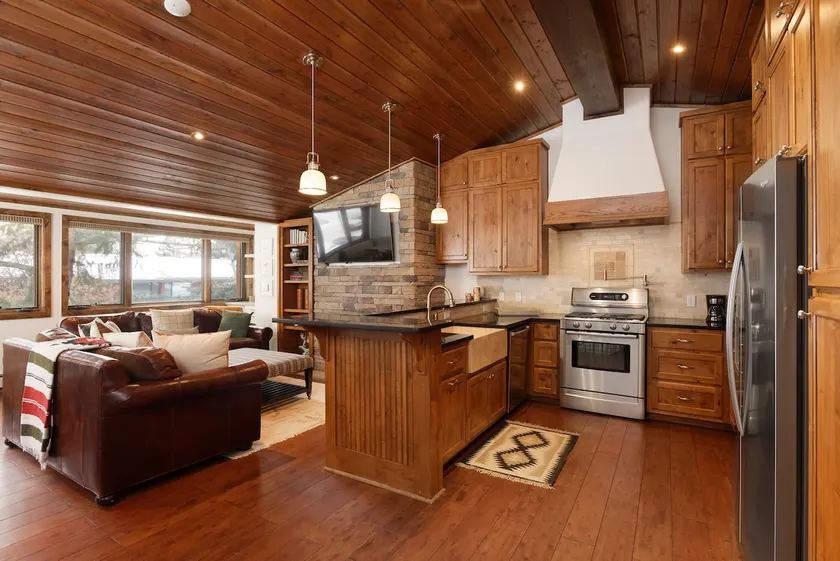 Luxury Downtown Mountainside 3BR 3 Bath Apartment - Image 1
