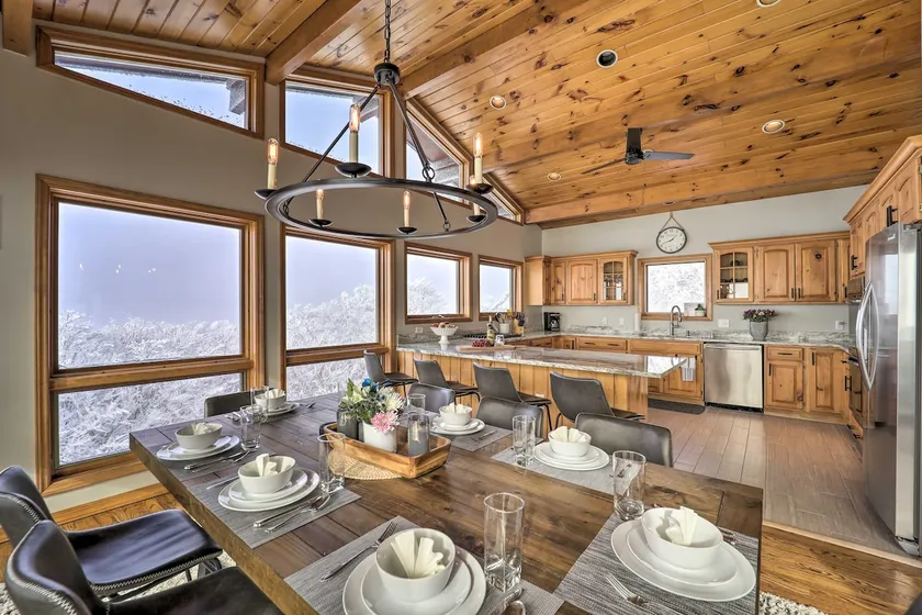 Views & Hot Tub! Beech Mtn 'Sky Barn Retreat' - Image 1