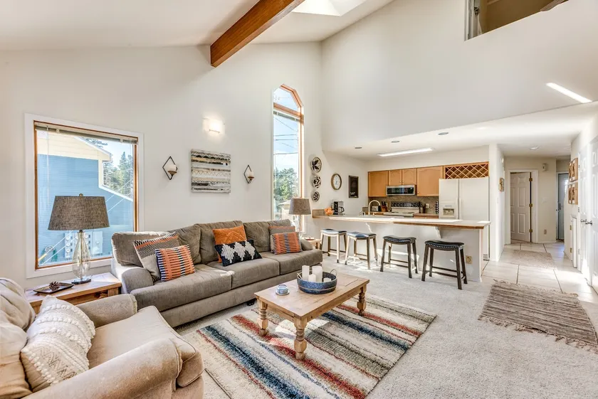 Bright Townhome - 1 Mile to Downtown Cloudcroft - Image 1