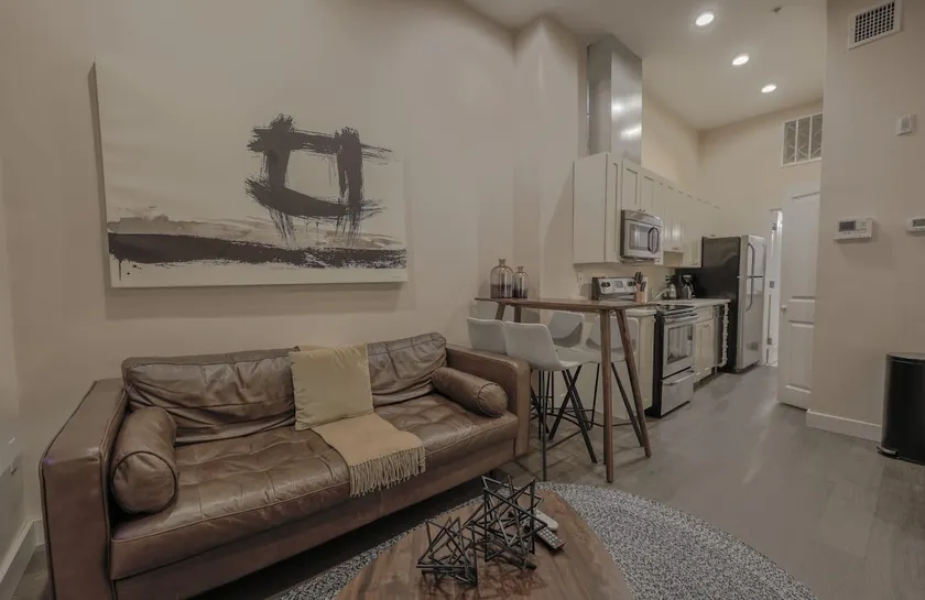 Downtown Loft | Walk Anywhere | Ideal for Nurses! - Image 1