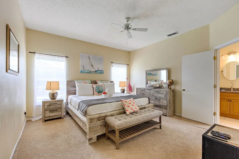 2 Suites, 1 King, 5 beds- Pool, Games Room #810 villa - Image 1