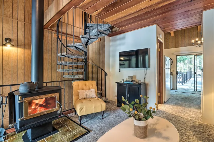 Pinecrest Retreat with Fireplace! - Image 1