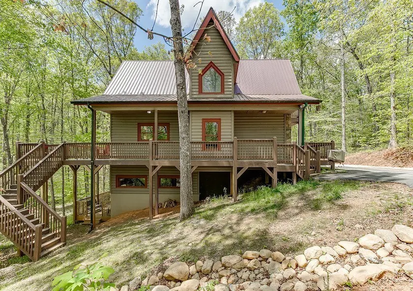 Perfect Family Cabin: Hot tub, Game Room & Firepit - Image 1