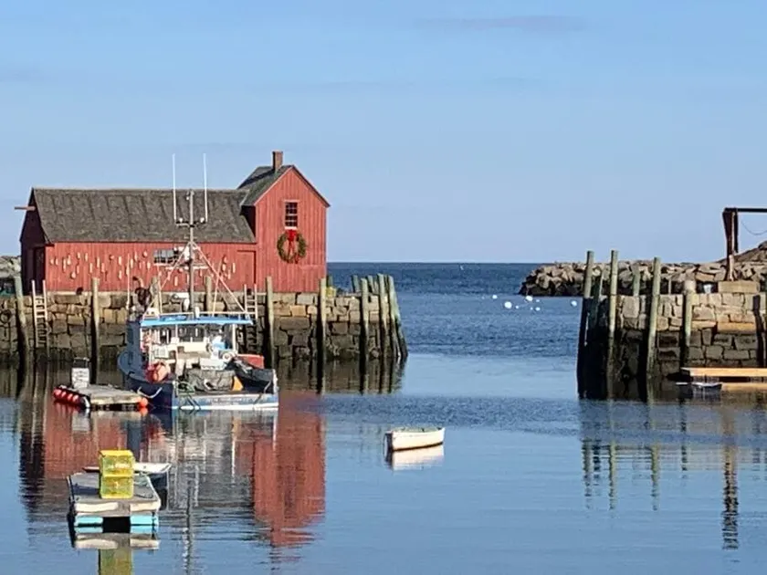 Walk to Rockport Waterfront, shops and restaurants - Image 1