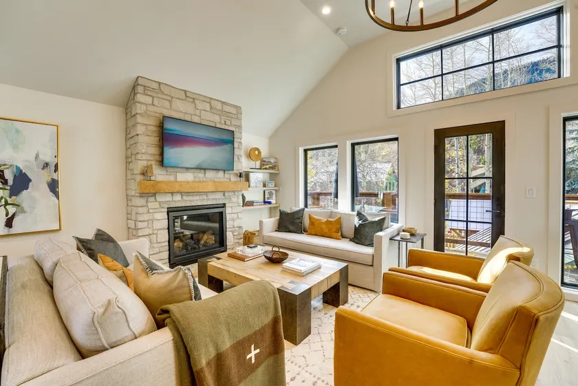 Inviting & Renovated Home in Crested Butte! - Image 1