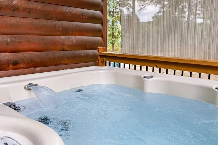 Private Luxury Couples Paradise Full of Amenities - Image 1