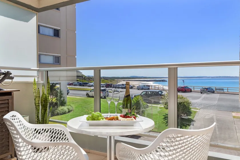 Waves on North, El Sandi 4, Beachfront getaway - Image 1